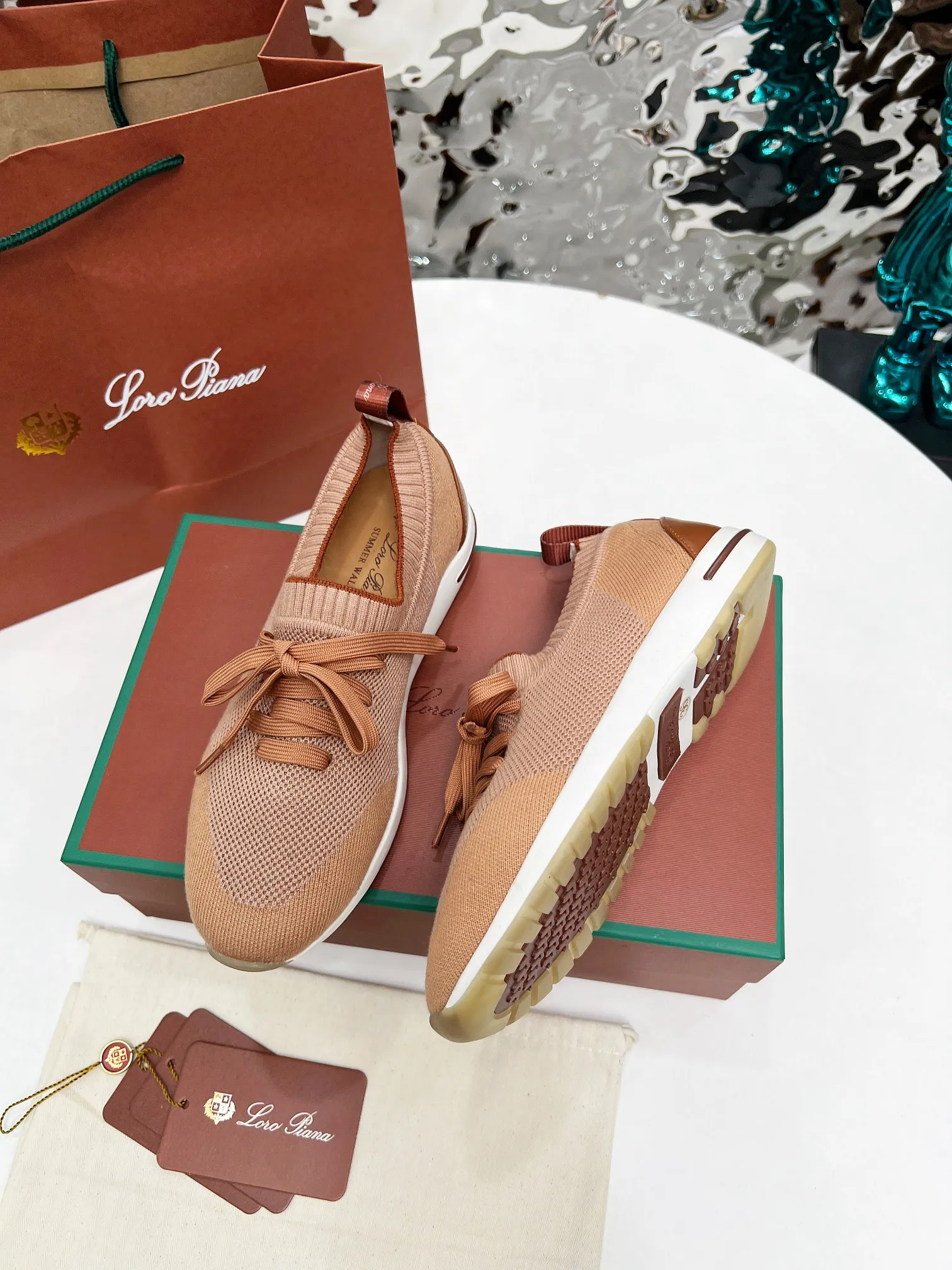 👟👟Ex-factory price 440👟👟 Men’s size +10 🧨🧨🧨Loropiana’s new board is online! This product is made of imported nylon velvet and developed from original boards. It is light, comfortable and breathable, and is suitable for all seasons. Size: 35-41, (Note: 35 and 41 are not returnable or exchangeable),